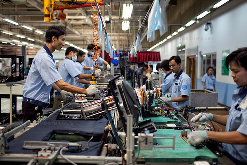 vietnam-smart-phone-factory.jpg