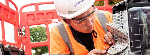 openreach-engineer-fibre-box-770x285.jpg